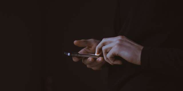 smartphone-crystal-glue-1.jpg